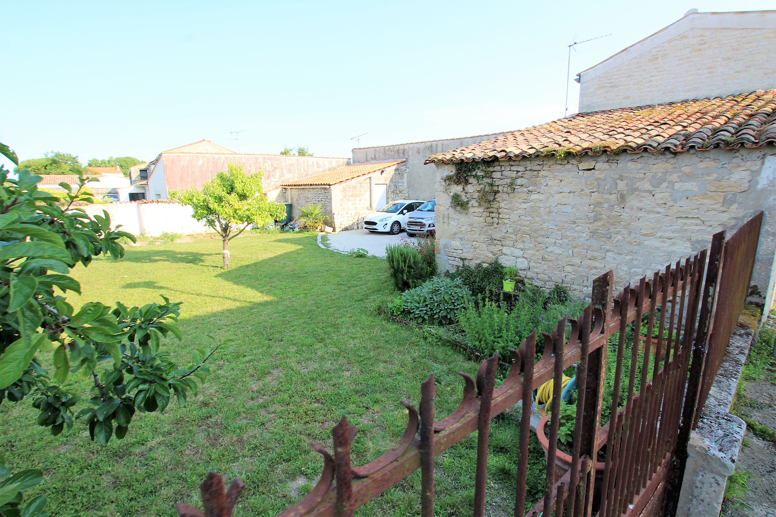 Qovop Immobilier | Achat Terrain 380 m² - 17220 LA JARRIE