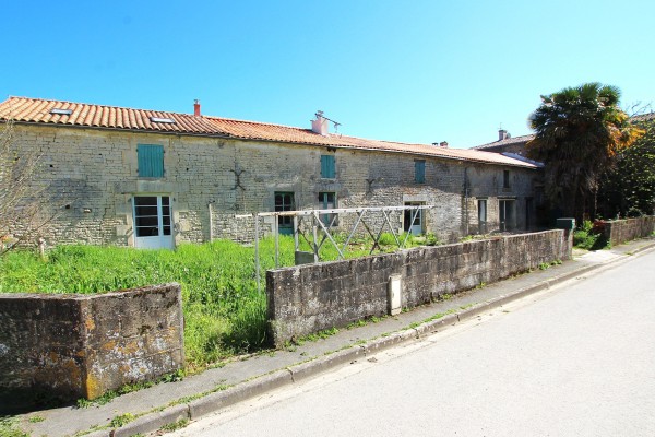 Achat Maison - 17170 Cram-Chaban : Longère à Rénover  | Qovop Immobilier