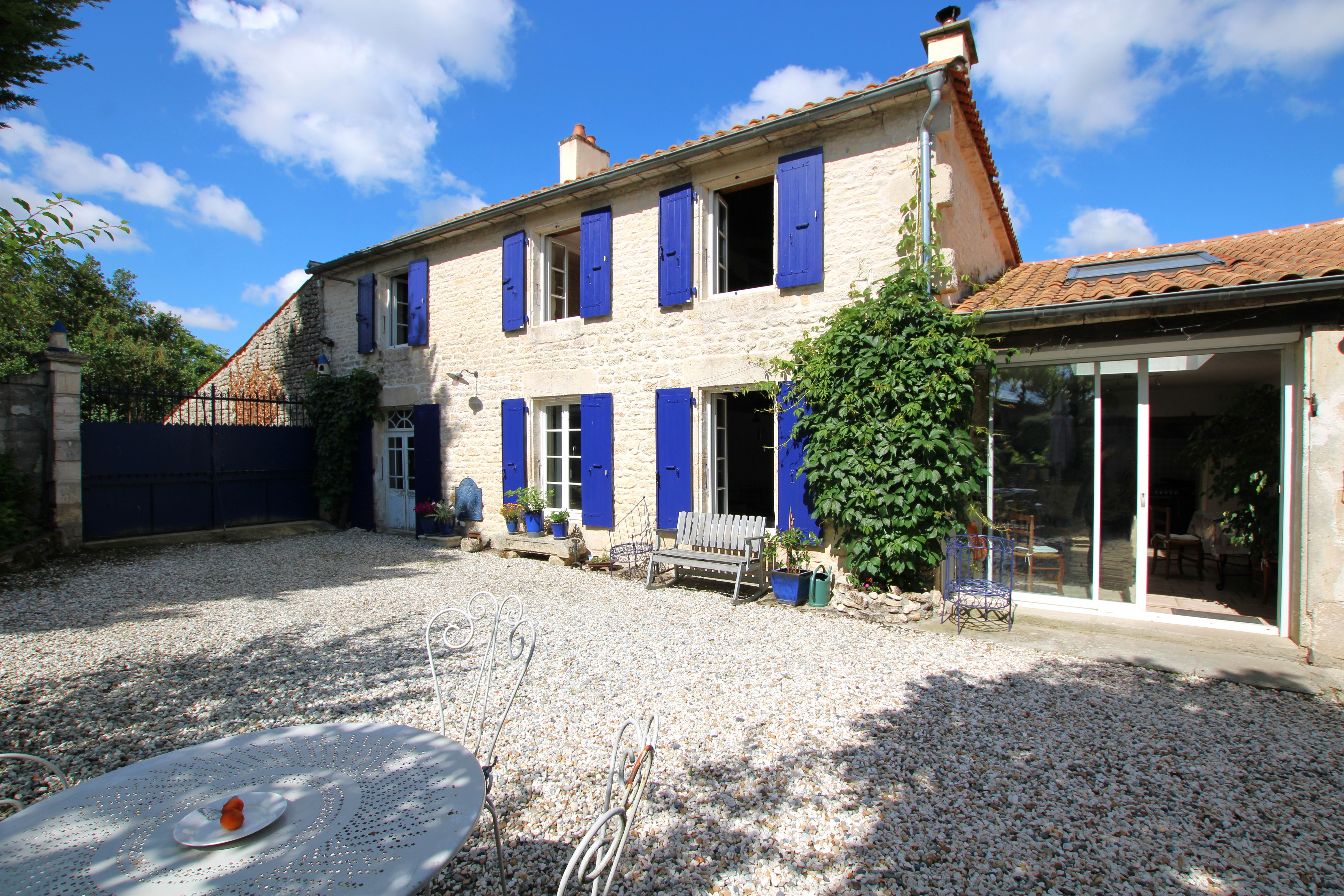 Qovop Immobilier | Achat Maison & Appartement 220 m² - 17290 Le Thou