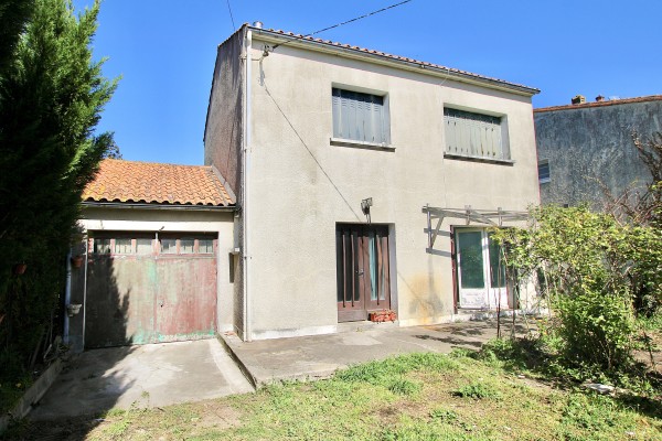 Achat Maison - 17300 Rochefort : Maison a rénover sur un beau terrain de 700 m² | Qovop Immobilier