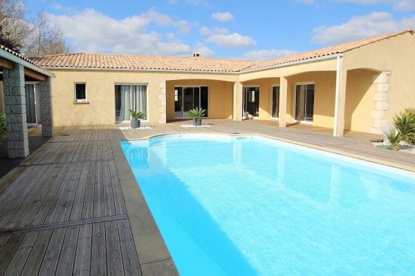 Achat Maison - 17220 Clavette : Maison 180m² de Plain pied, 5 chambres | Qovop Immobilier
