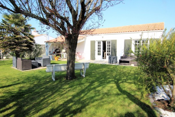 Achat Maison - 17137 NIEUL SUR MER : Plain pied - Non mitoyen - 618 m² de terrain  | Qovop Immobilier