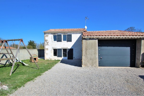 Achat Maison - 17220 SAINT CHRISTOPHE :  20 minutes La Rochelle - Charmante maison rénovée. | Qovop Immobilier