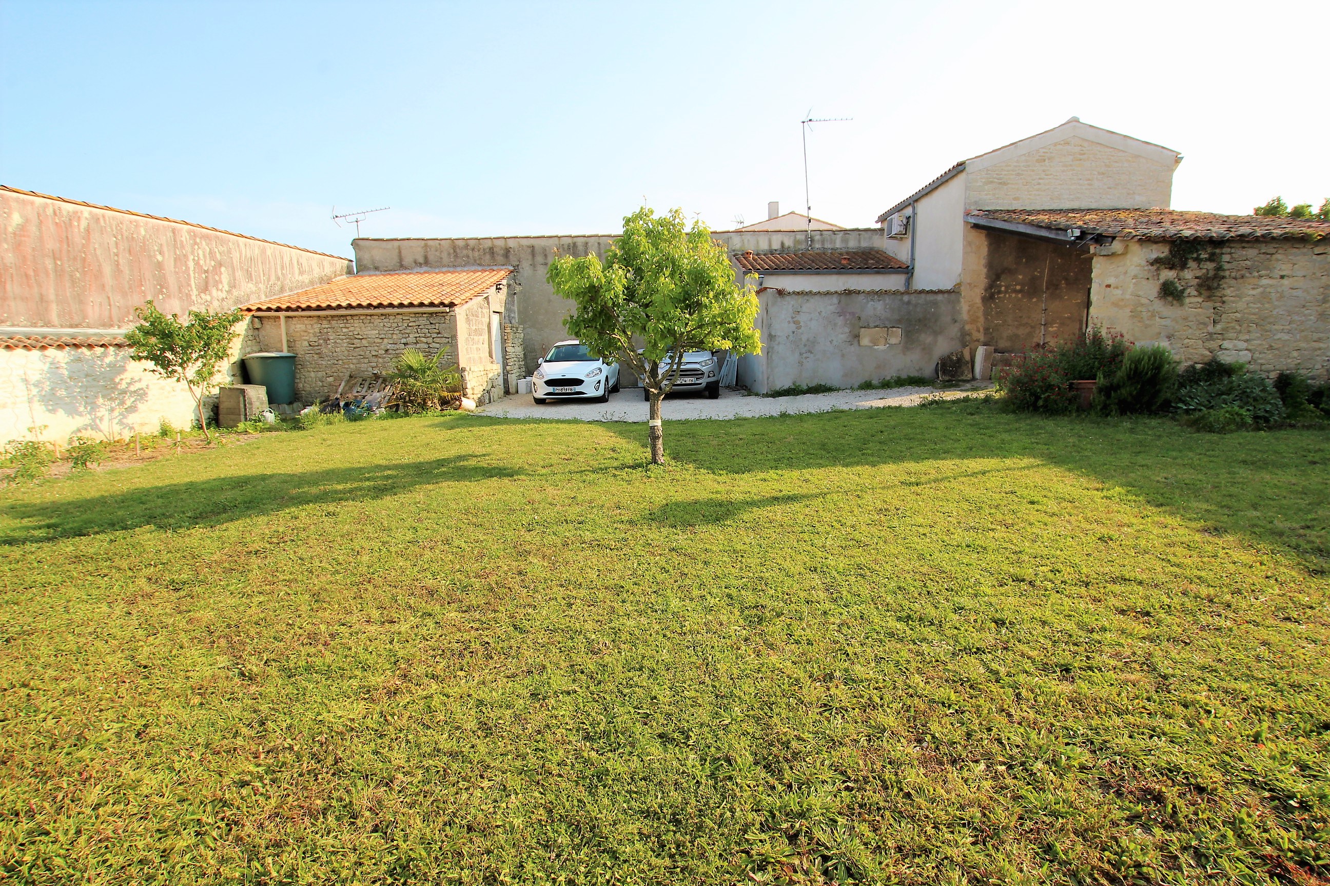 Qovop Immobilier | Achat Terrain 380 m² - 17220 LA JARRIE
